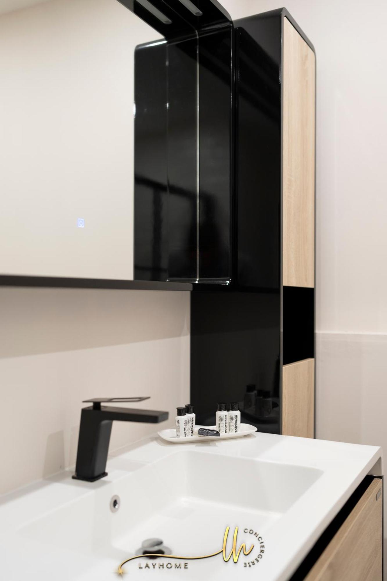 Chaleureux, Lumineux Et Confortable F2 Renove En Plein Coeur De *